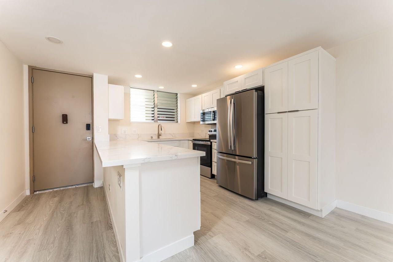 1717 Ala Wai Blvd #2402