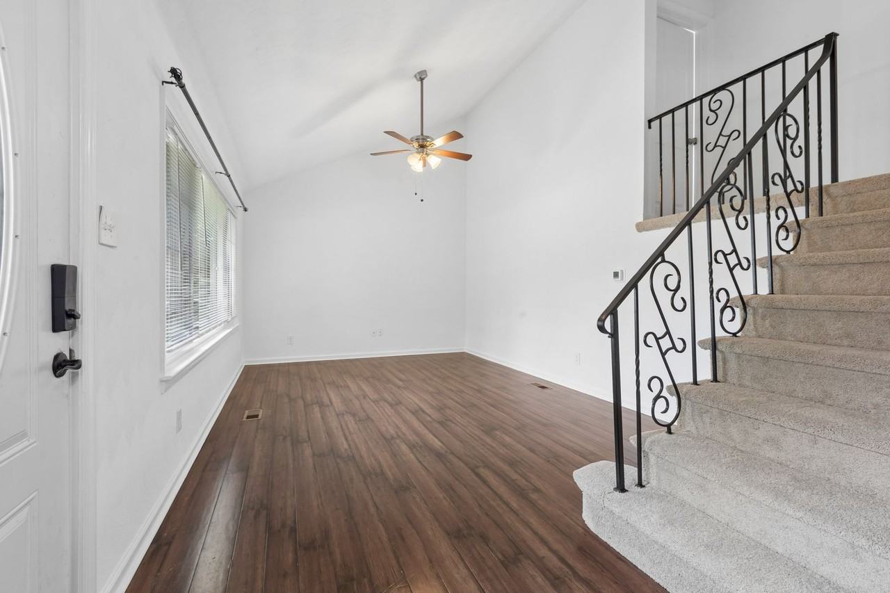 1261 River Oaks Dr - Photo 4 of 32