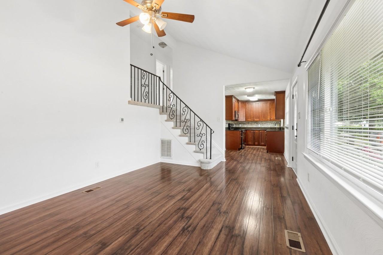 1261 River Oaks Dr - Photo 5 of 32