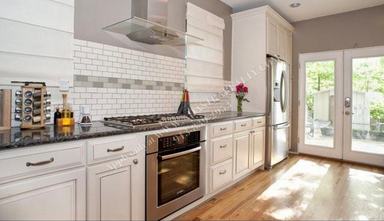 4005 Genessee St - Photo 2 of 15