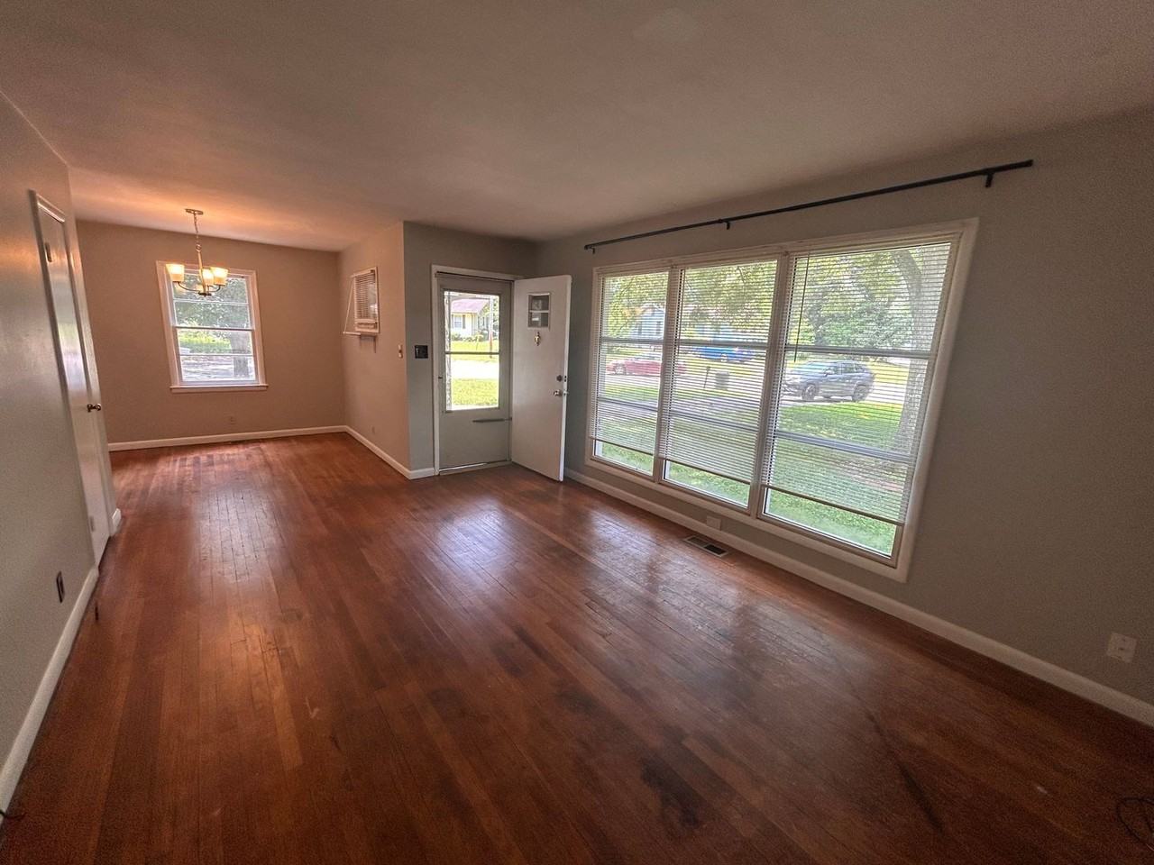 4107 Arlington Cir Nw - Photo 2 of 8