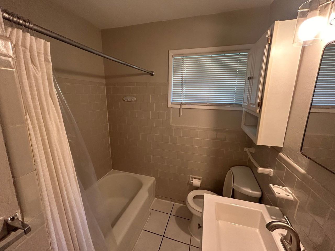 4107 Arlington Cir Nw - Photo 3 of 8