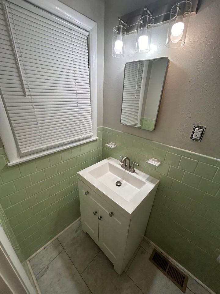 4107 Arlington Cir Nw - Photo 4 of 8