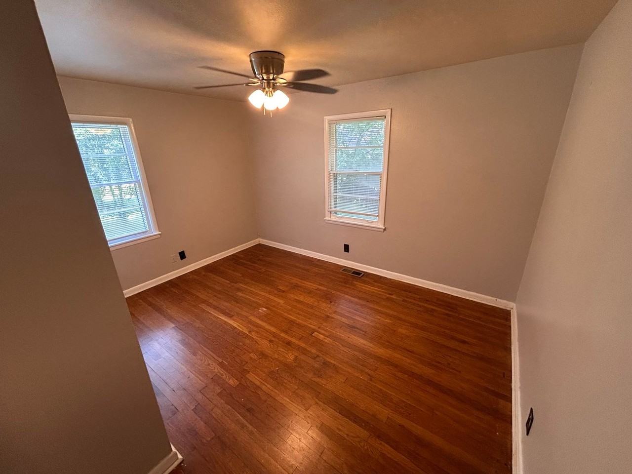 4107 Arlington Cir Nw - Photo 6 of 8