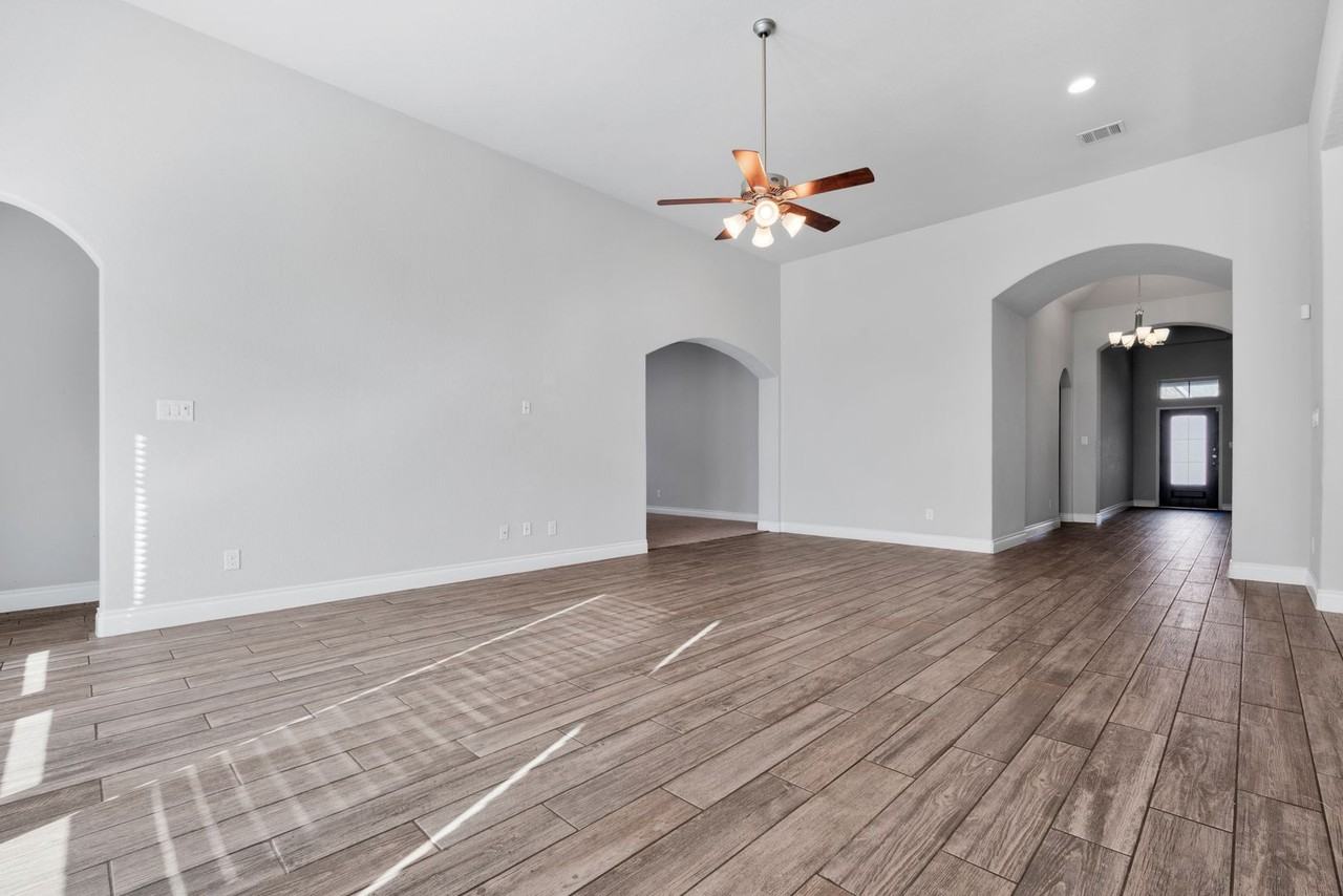 8823 Haystack Rd - Photo 7 of 25