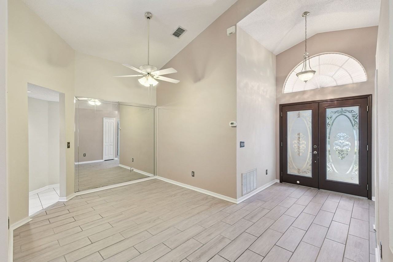 13750 Huntwick Dr - Photo 5 of 34