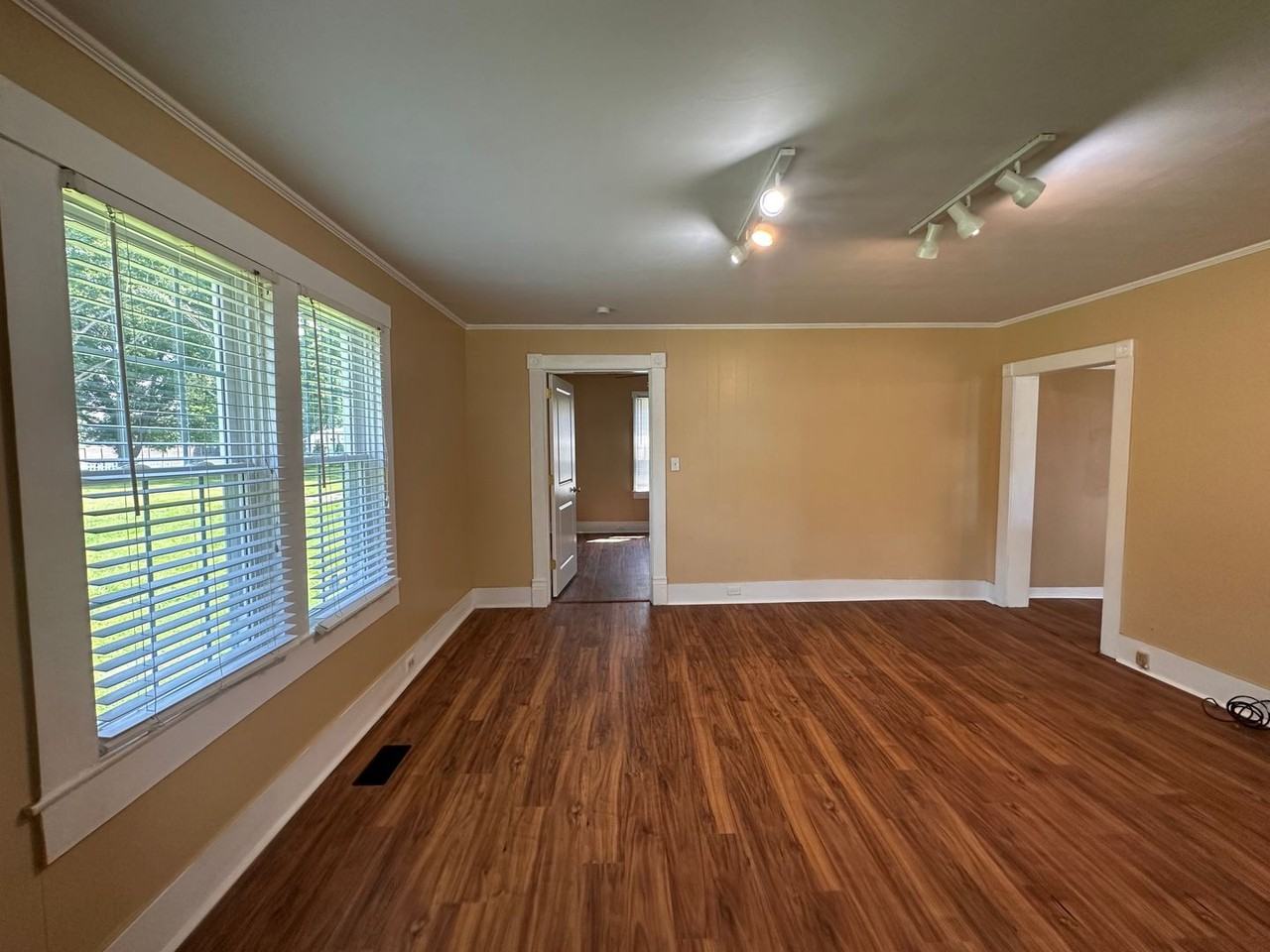 6407 Duroc Ave - Photo 4 of 24