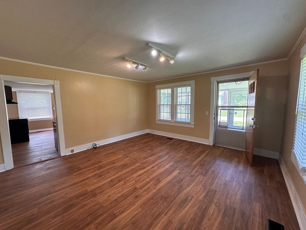 6407 Duroc Ave - Photo 5 of 24