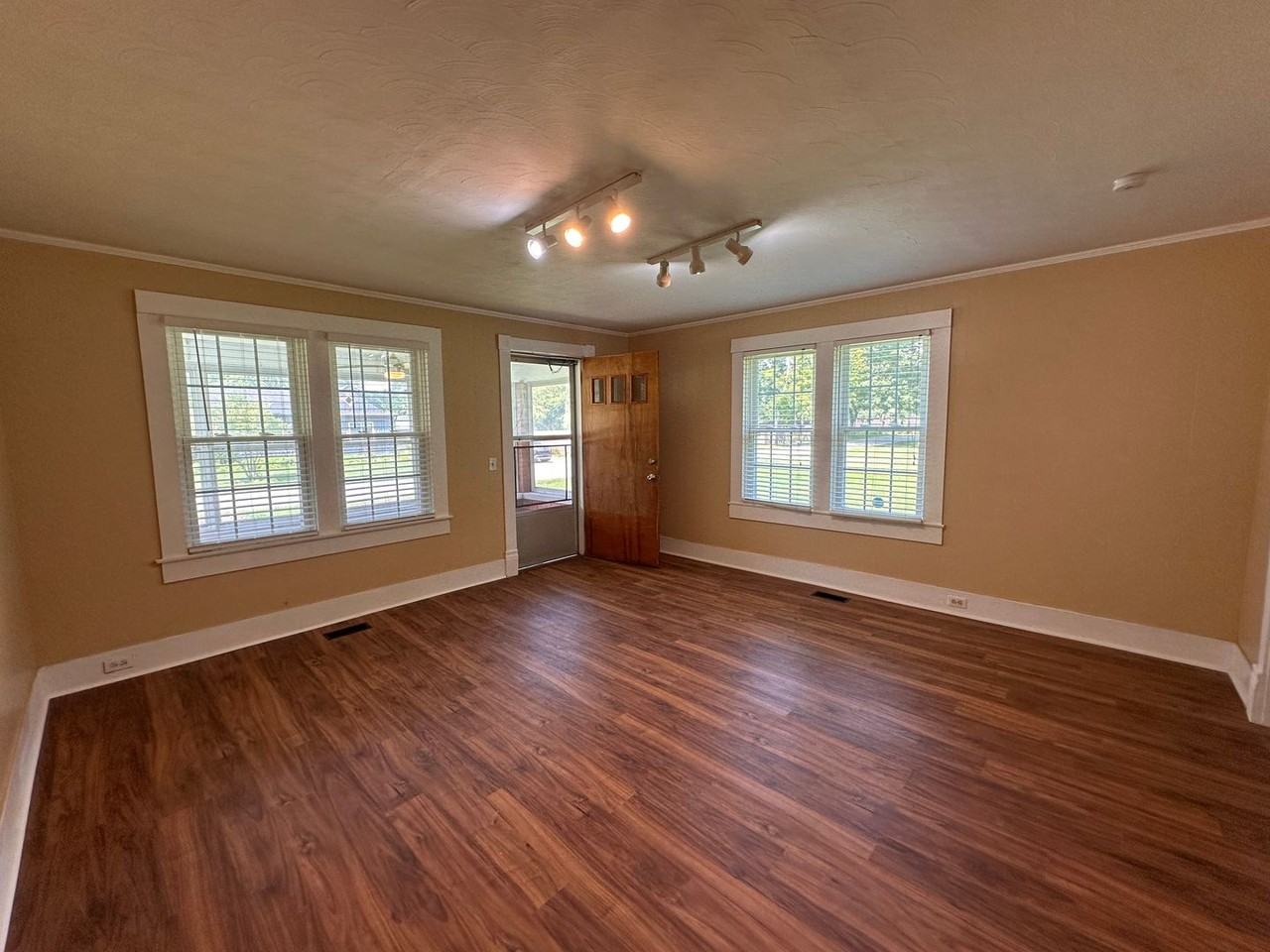 6407 Duroc Ave - Photo 6 of 24