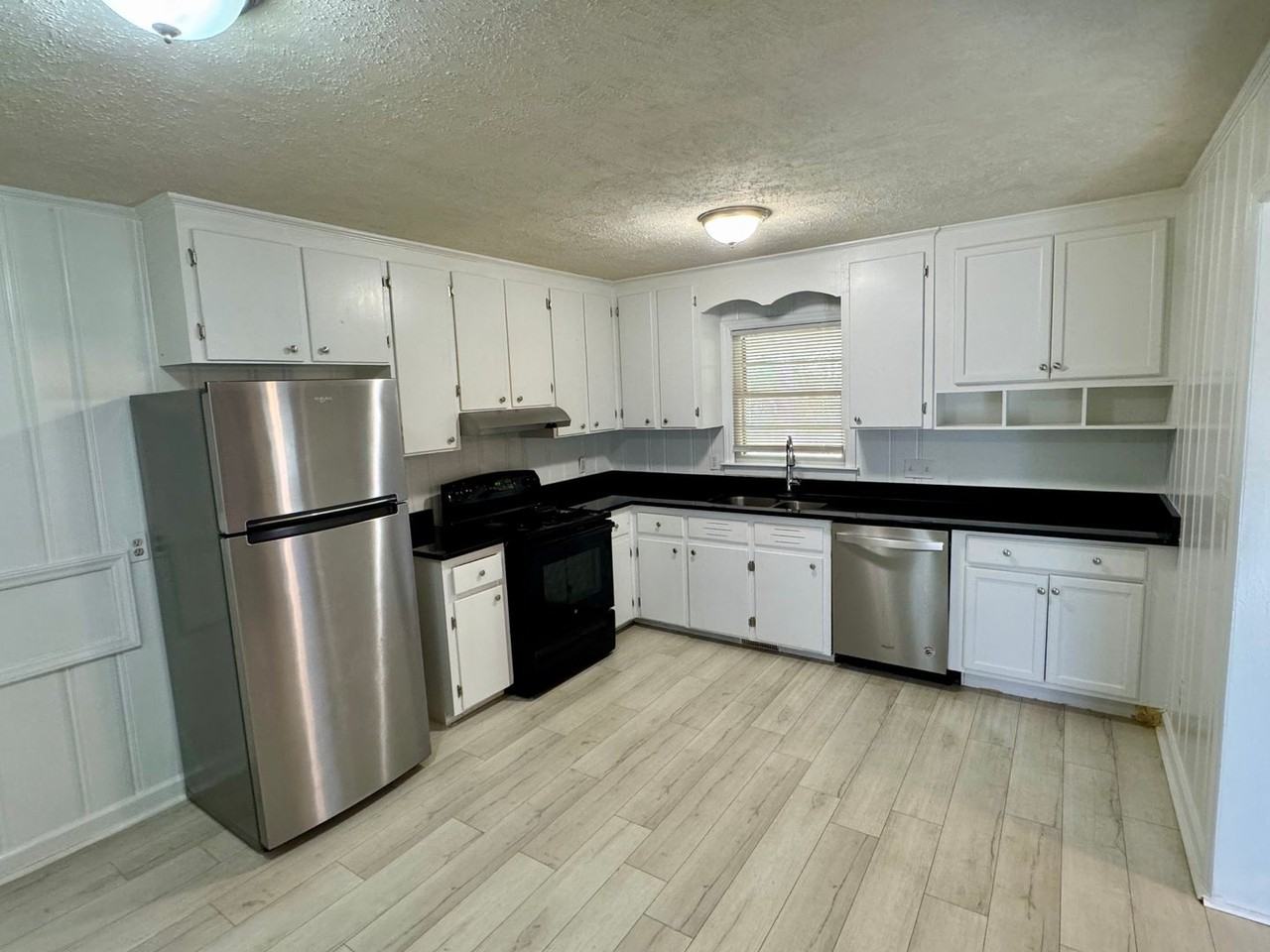 505 Locust Ln - Photo 3 of 9