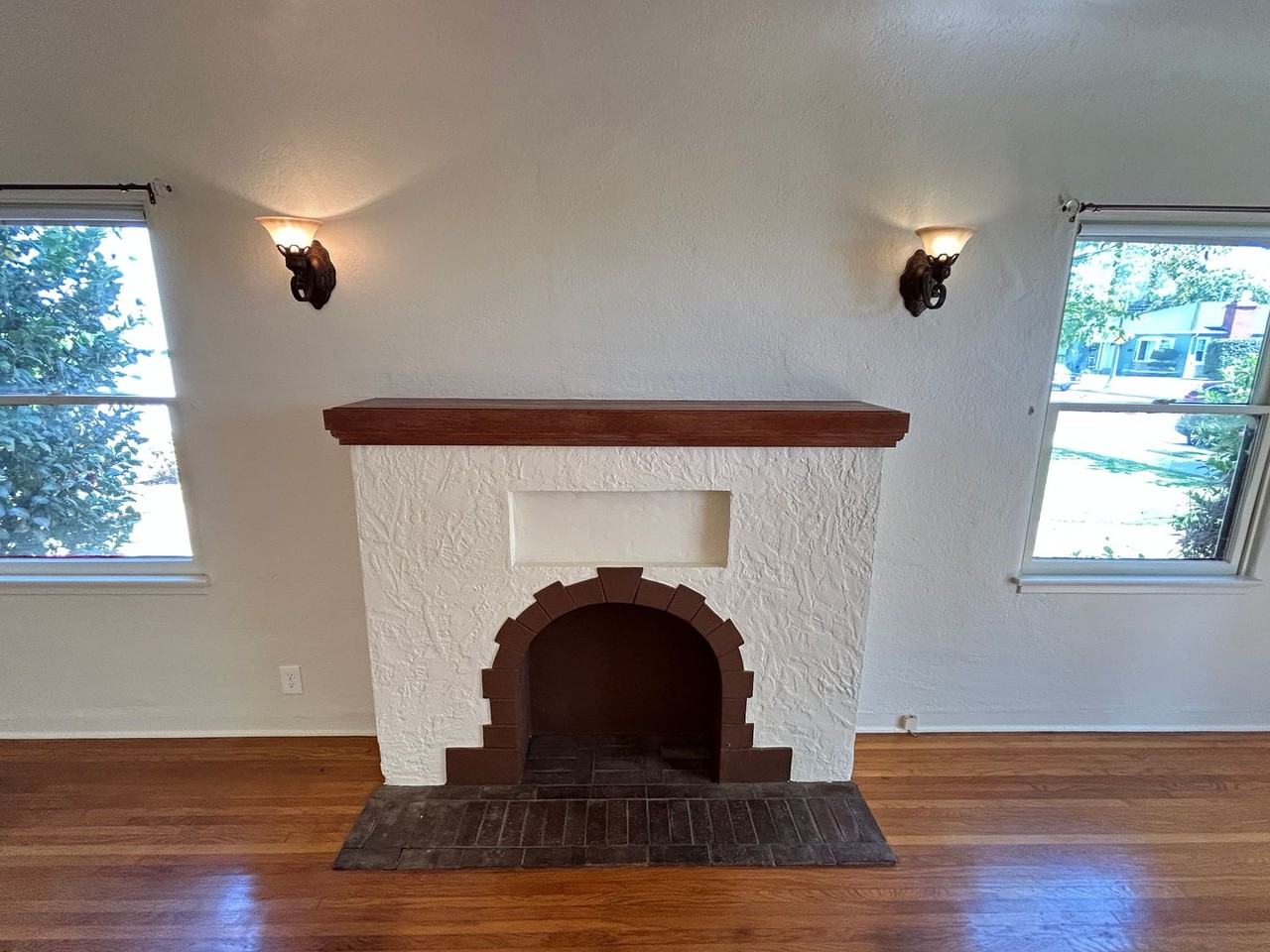 519 S Indiana St - Photo 7 of 35
