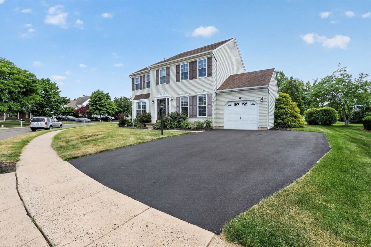 402 Candlewood Way - Photo 2 of 44