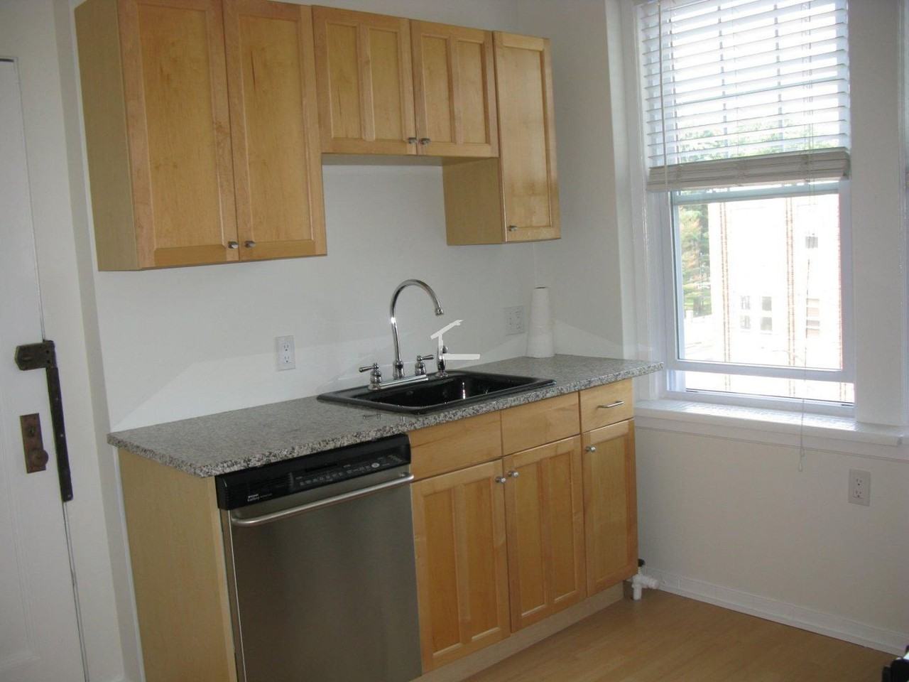 2041 Commonwealth Ave - Photo 6 of 8
