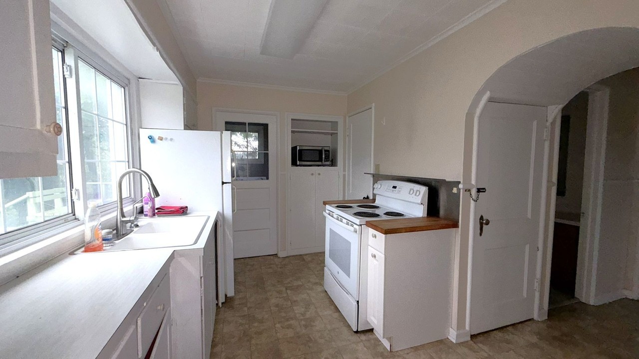 13497 Center Rd - Photo 3 of 26