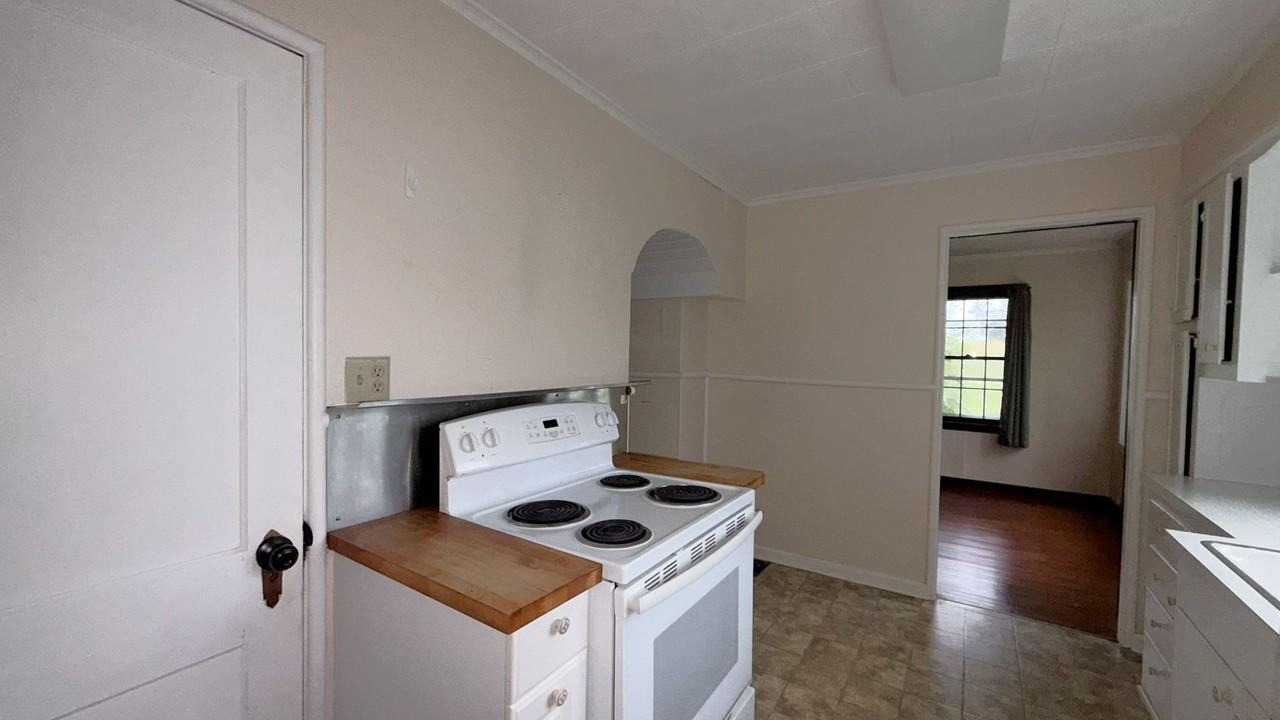 13497 Center Rd - Photo 5 of 26