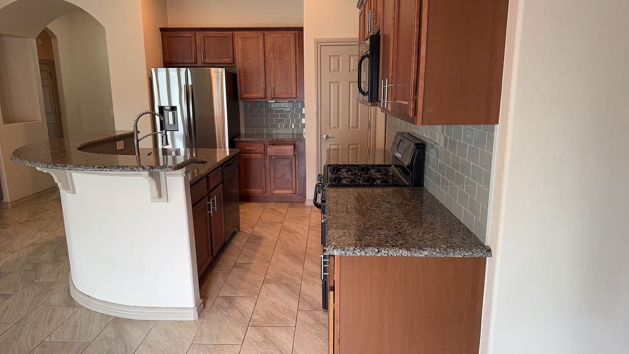 9416 Nw 91st Cir - Photo 4 of 17