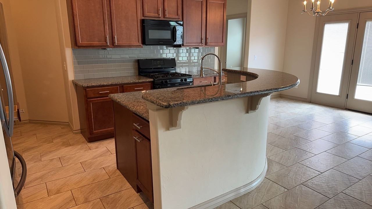 9416 Nw 91st Cir - Photo 5 of 17
