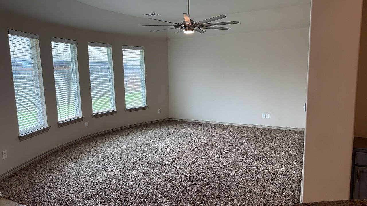 9416 Nw 91st Cir - Photo 6 of 17