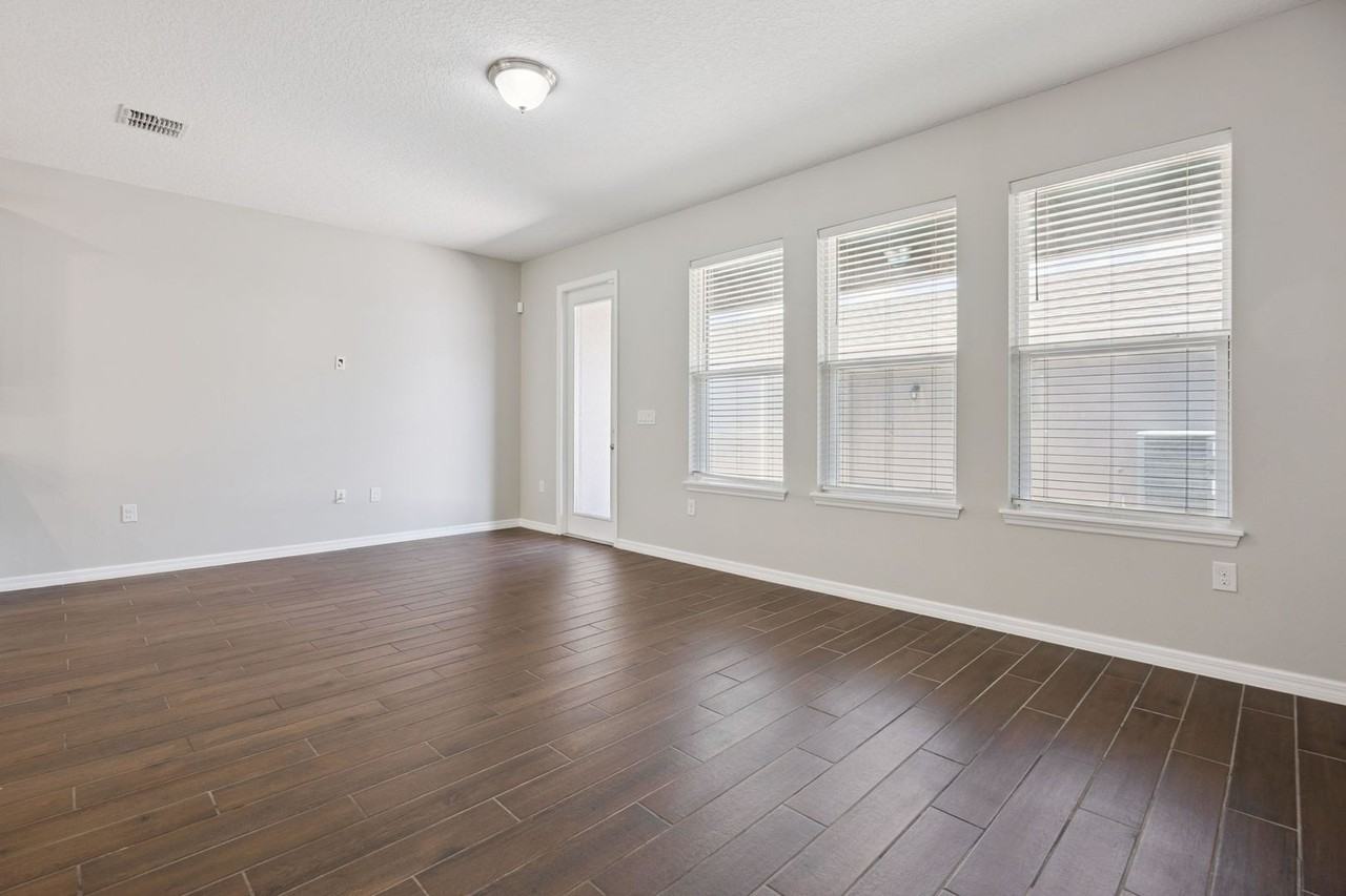 8130 Bluejack Oak Dr - Photo 5 of 32