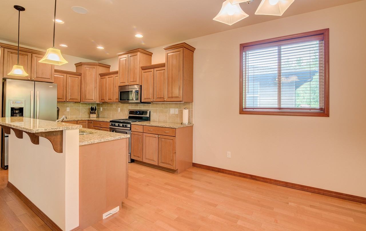 5565 Old Settler Dr - Photo 4 of 18