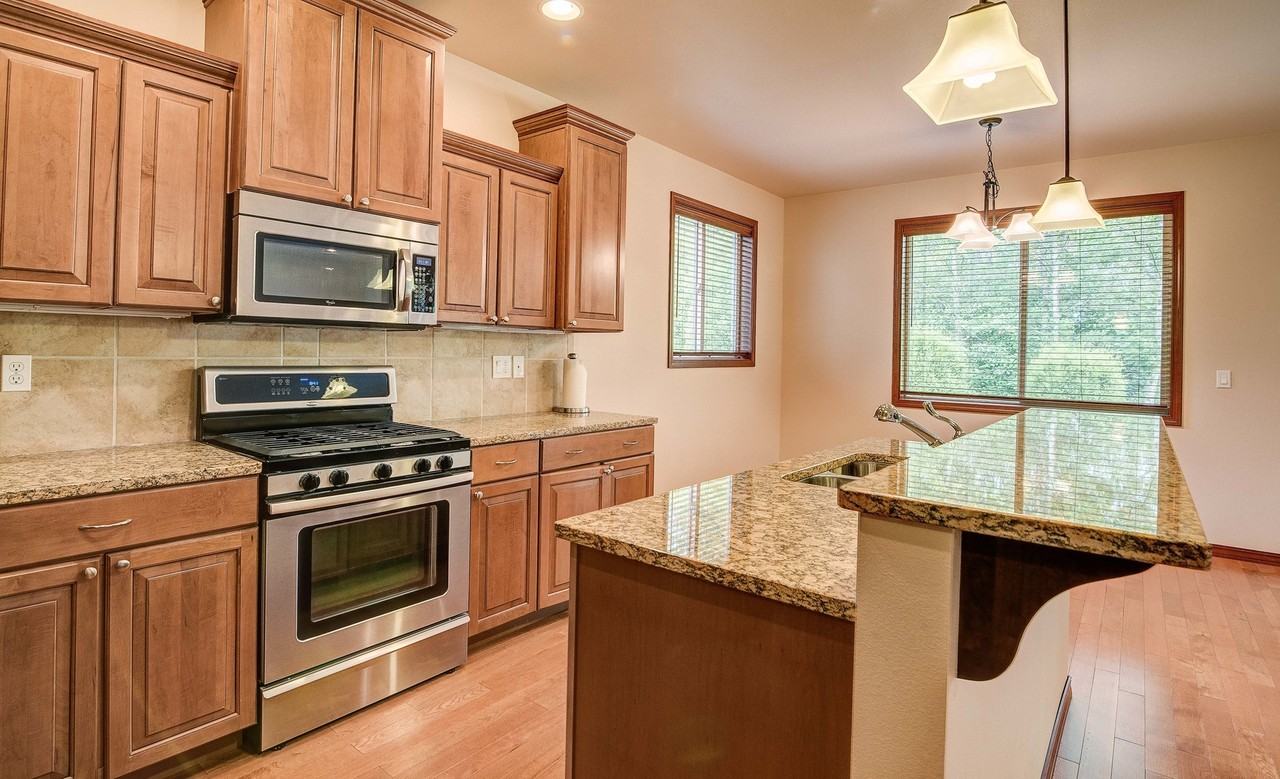 5565 Old Settler Dr - Photo 5 of 18