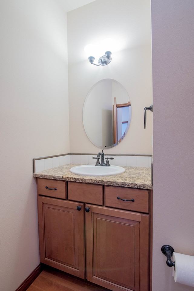 5565 Old Settler Dr - Photo 7 of 18