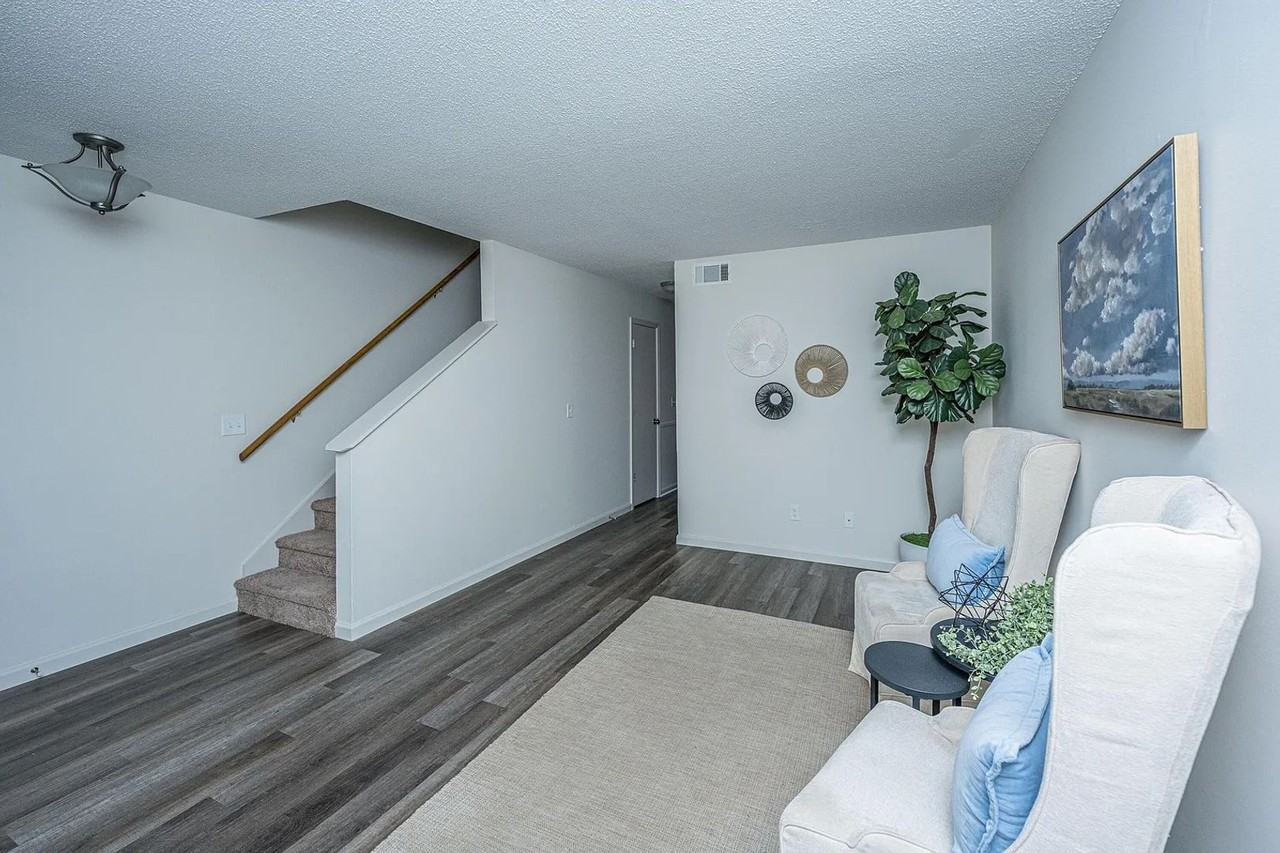 306 Crestview Dr - Photo 2 of 19