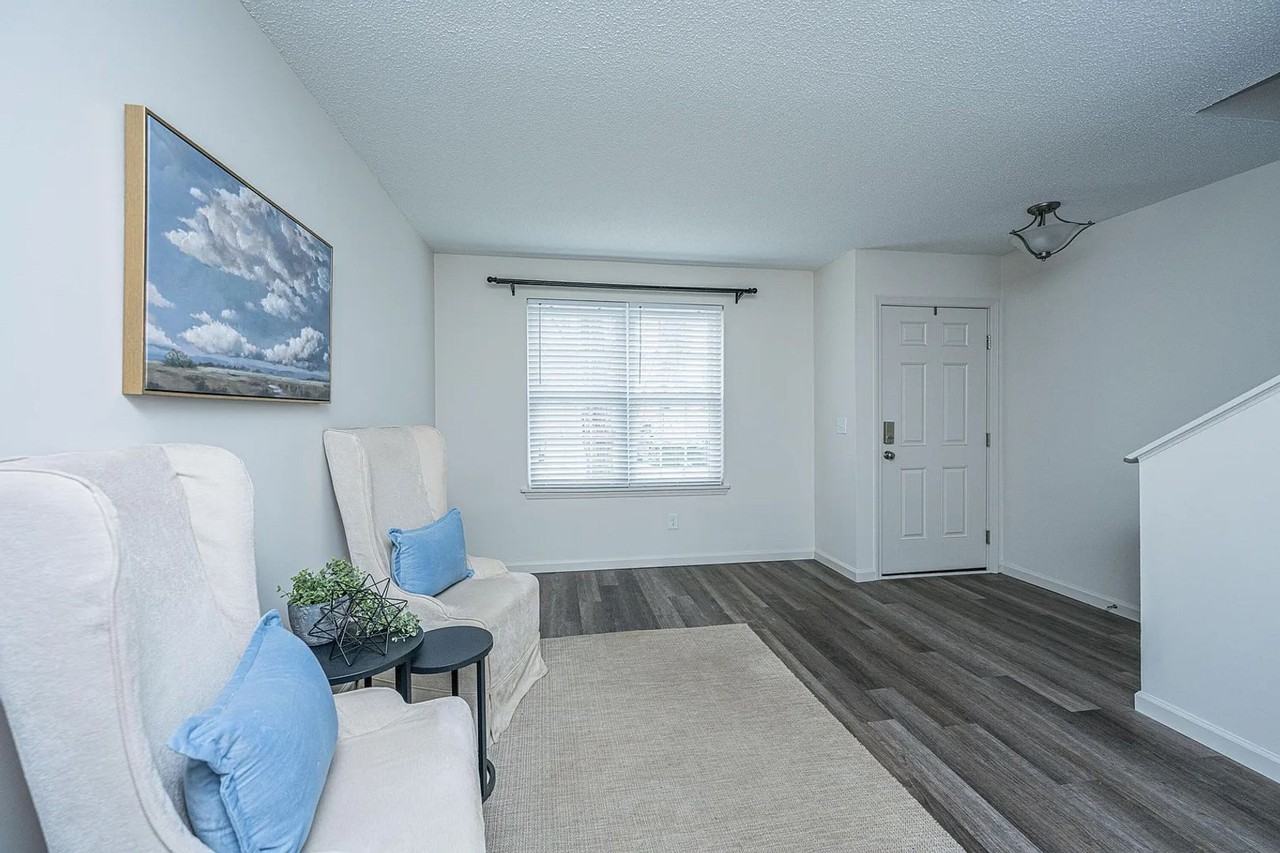306 Crestview Dr - Photo 3 of 19