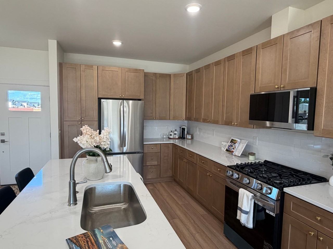 828 Spaniel Ln - Photo 3 of 31
