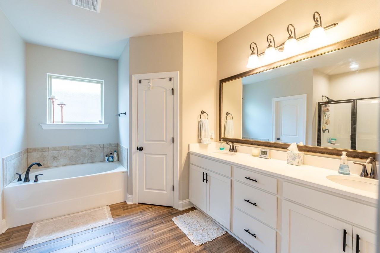 430 Mangrove Ln - Photo 7 of 9