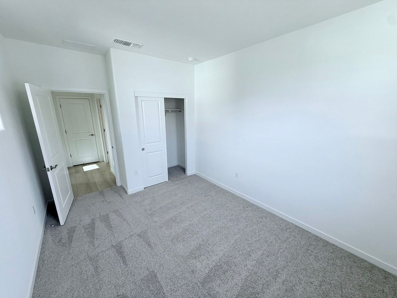 338 E Beatrice Ave - Photo 4 of 26