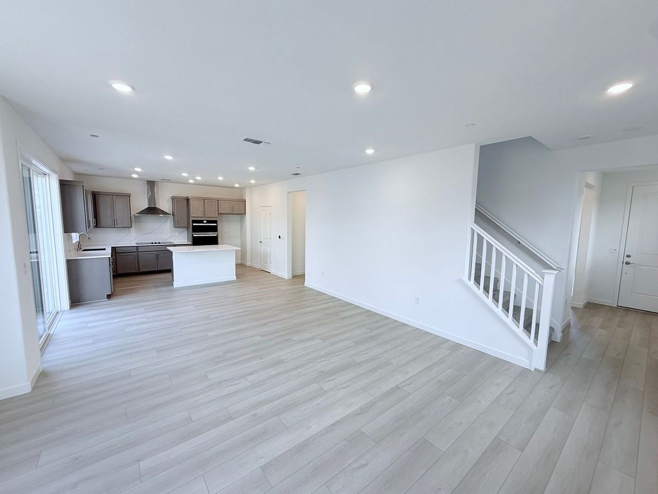 338 E Beatrice Ave - Photo 6 of 26