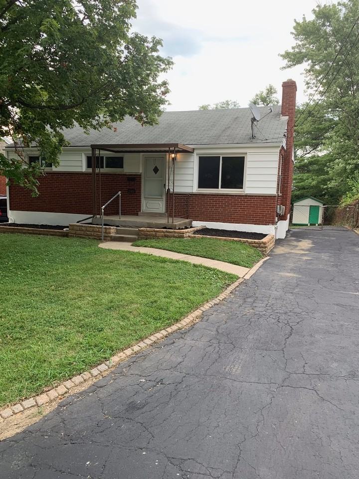 2180 Townhill Dr - Photo 2 of 42