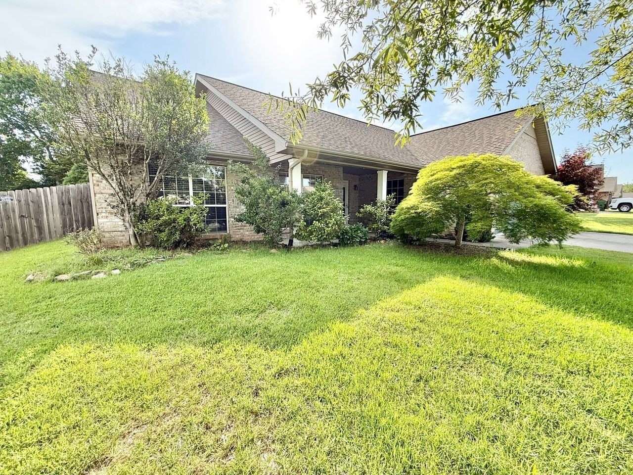 1105 Mercer Dr - Photo 3 of 24