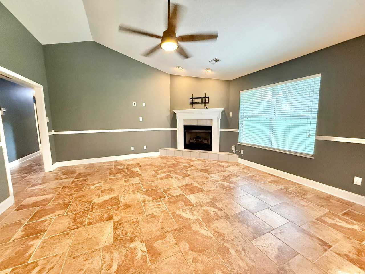 1105 Mercer Dr - Photo 5 of 24