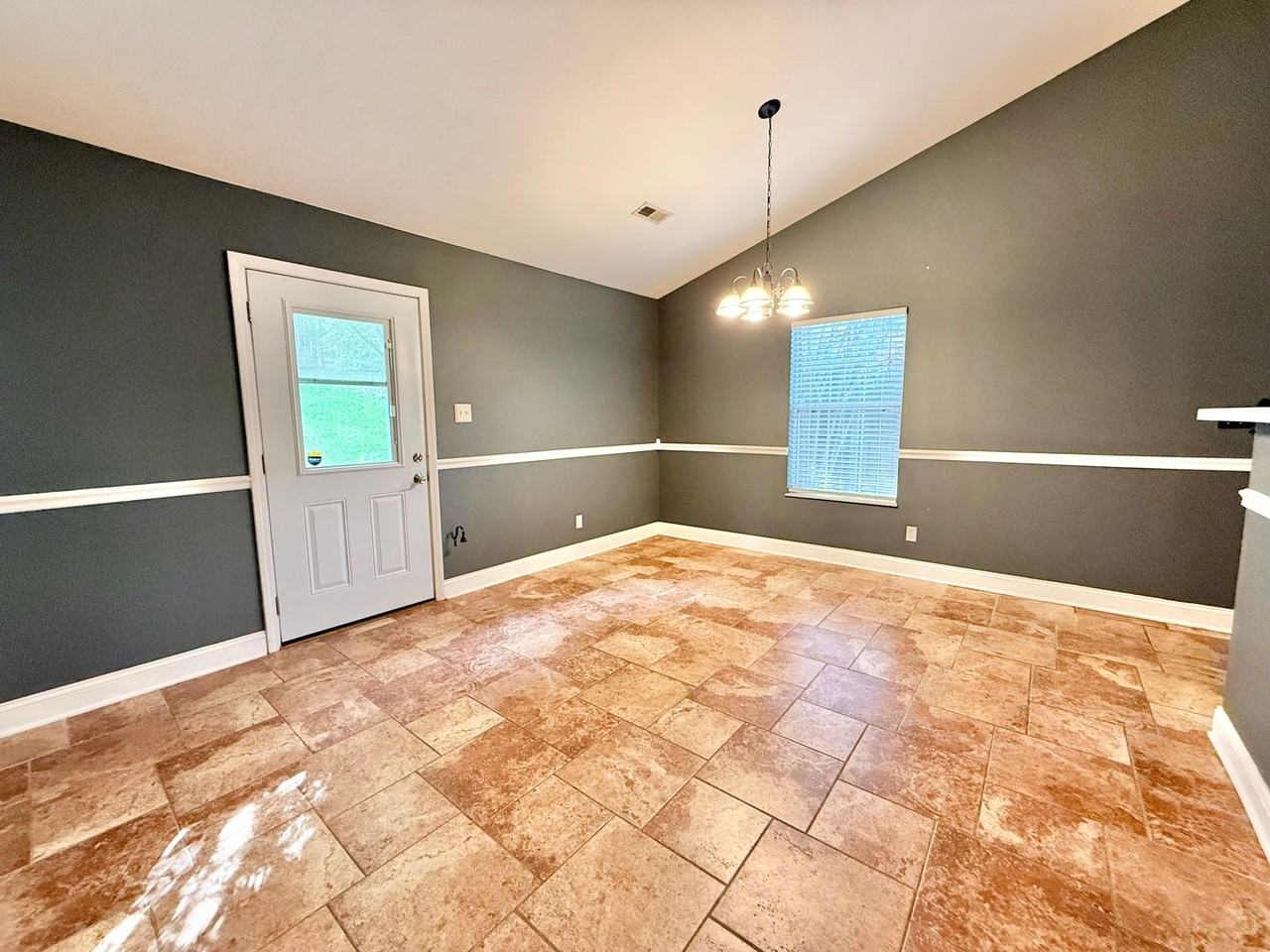 1105 Mercer Dr - Photo 6 of 24