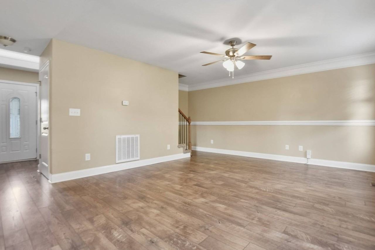 512 Sourwood Dr - Photo 2 of 18