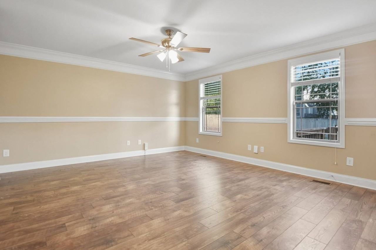 512 Sourwood Dr - Photo 3 of 18