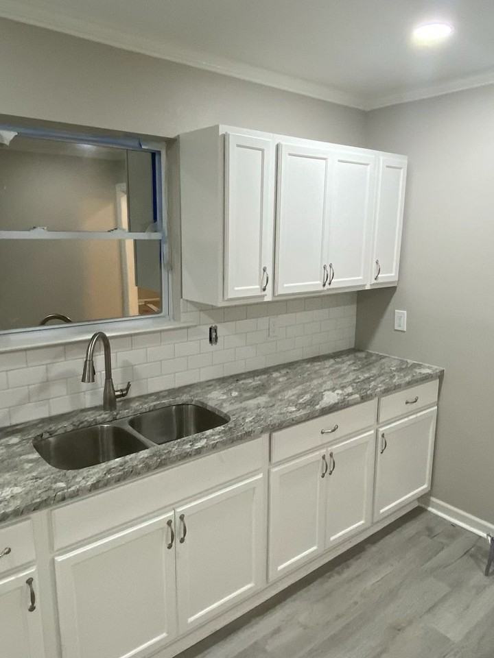 5212 Jackson Ave - Photo 3 of 6
