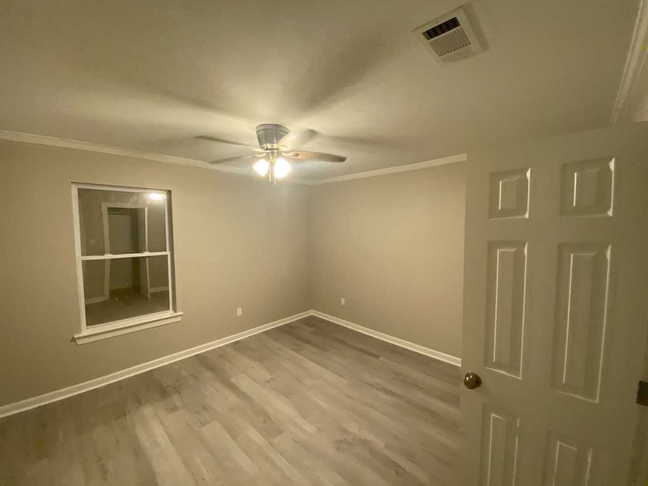5212 Jackson Ave - Photo 5 of 6