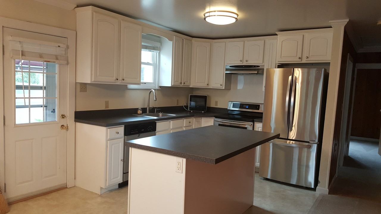 736 Rosedale St - Photo 4 of 6