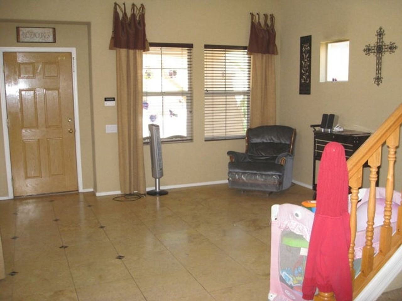 9138 W Cypress St - Photo 3 of 6