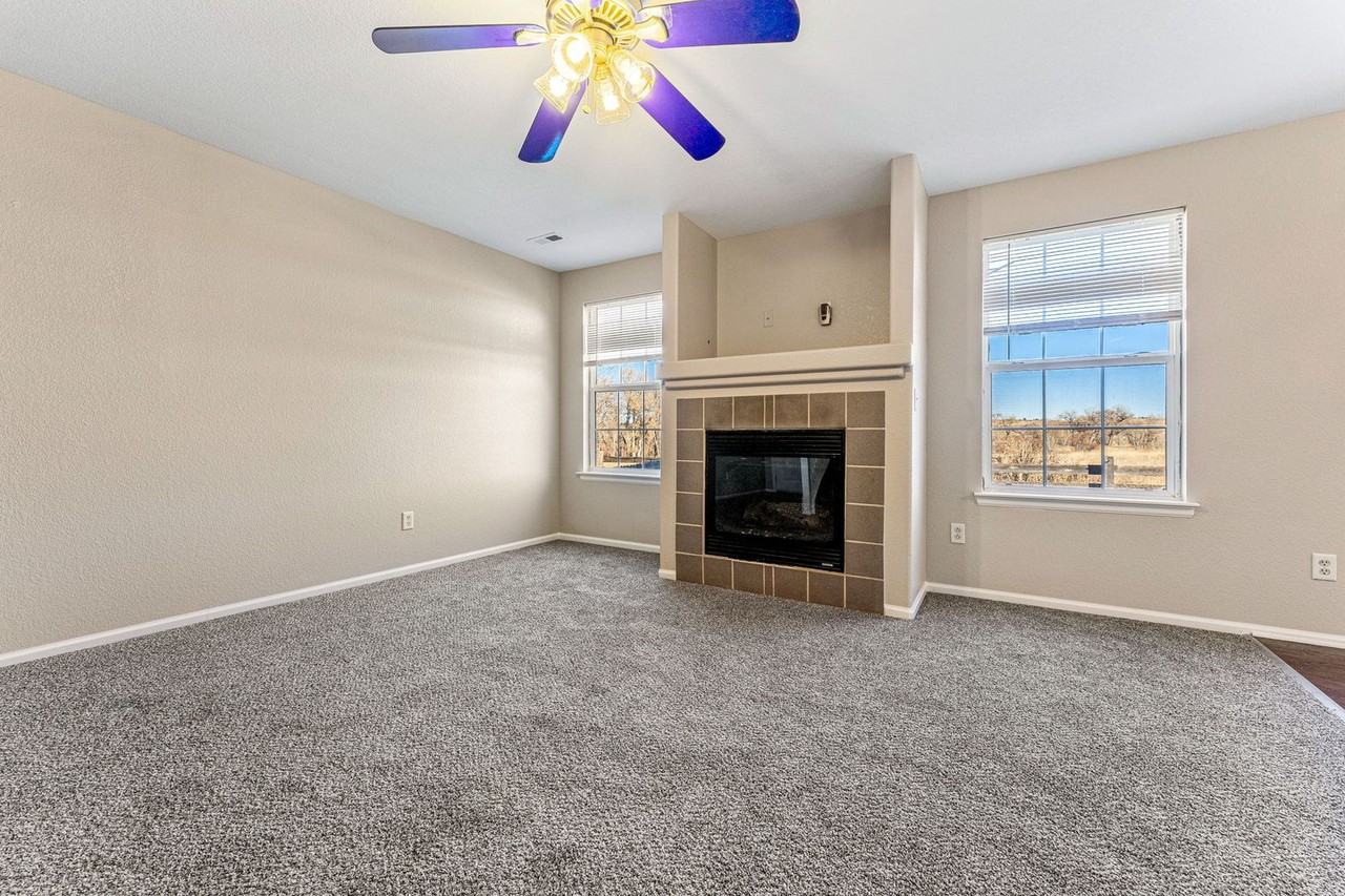 7940 S Kittredge Way - Photo 4 of 29