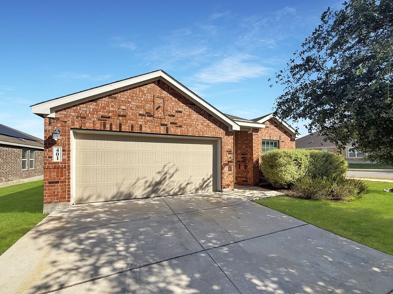 401 Utica Way - Photo 2 of 25