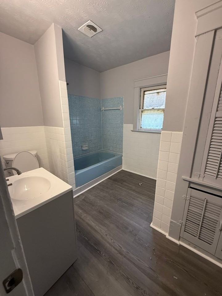 11704 Thornwood Ave - Photo 4 of 7