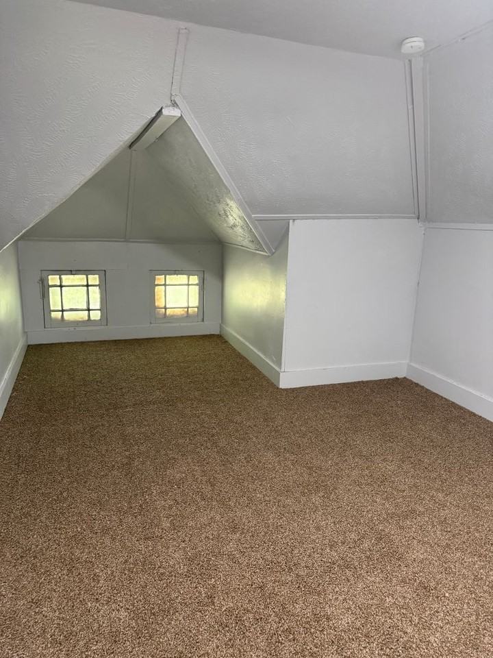 11704 Thornwood Ave - Photo 6 of 7