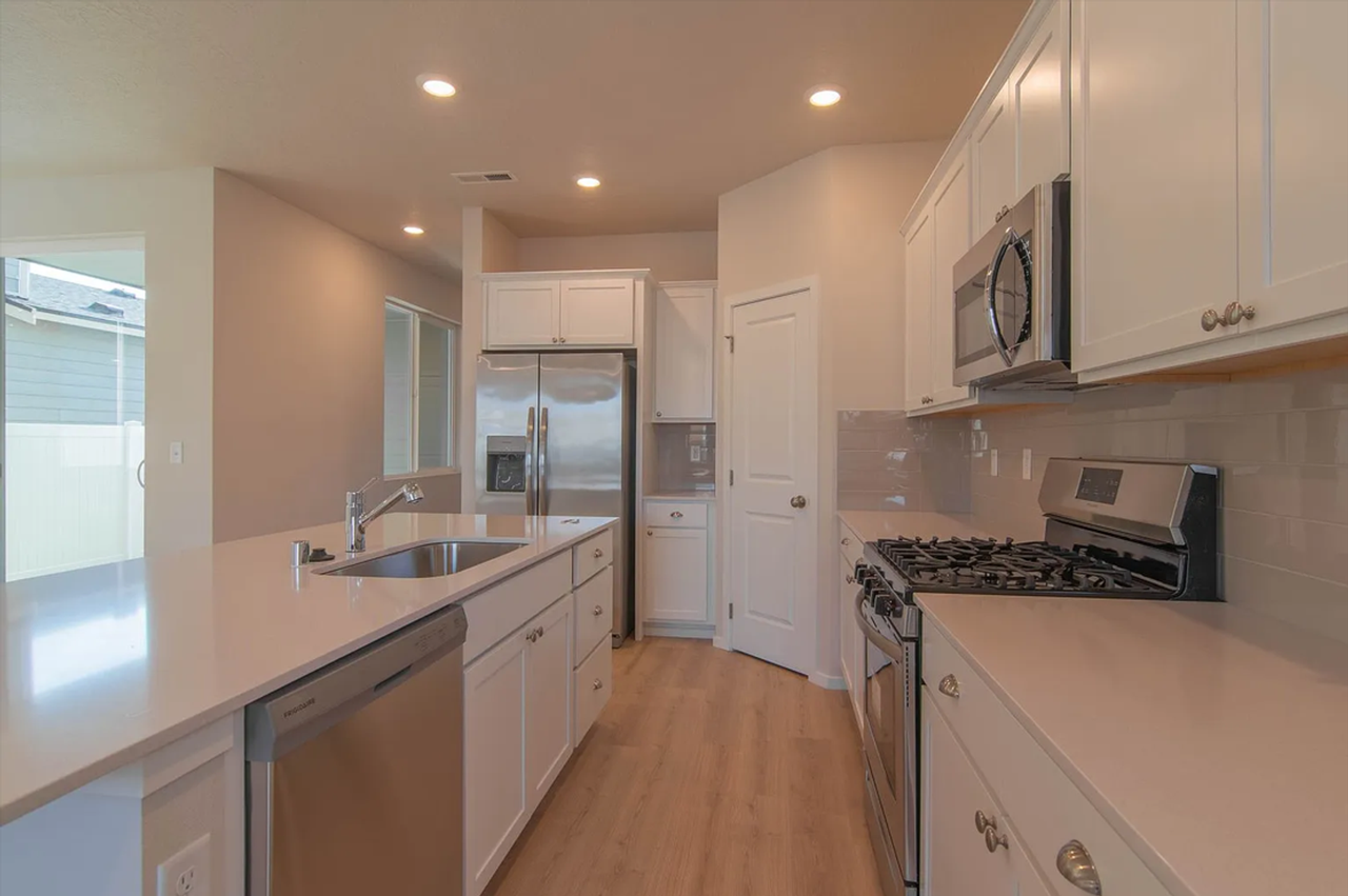 24467 E Feather Loop - Photo 5 of 26