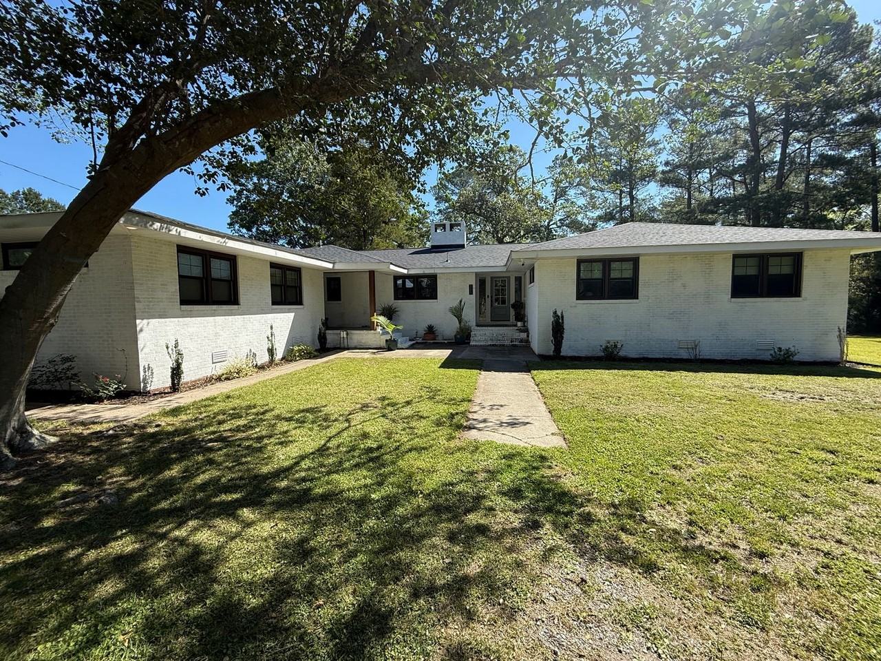 305 Ship Point Rd - Photo 2 of 44