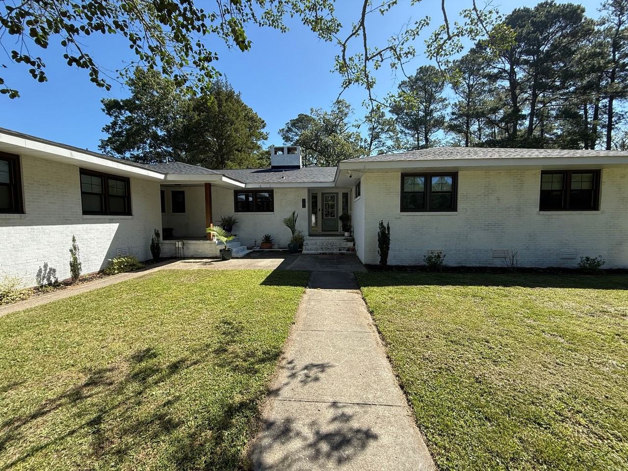 305 Ship Point Rd - Photo 3 of 44