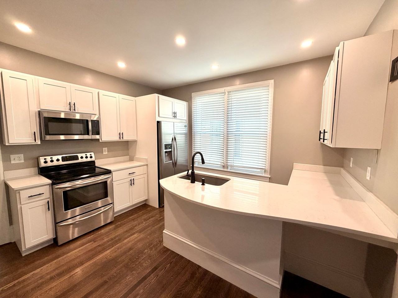 1050 Edgar Ave - Photo 2 of 22
